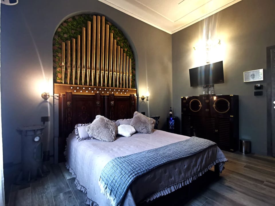 Deluxe Double Room, Patio, Garden View | Free WiFi, bed sheets