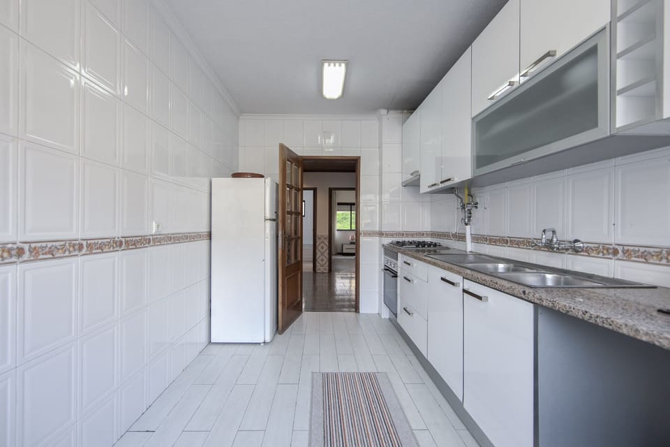 Microwave, oven, coffee/tea maker, electric kettle
