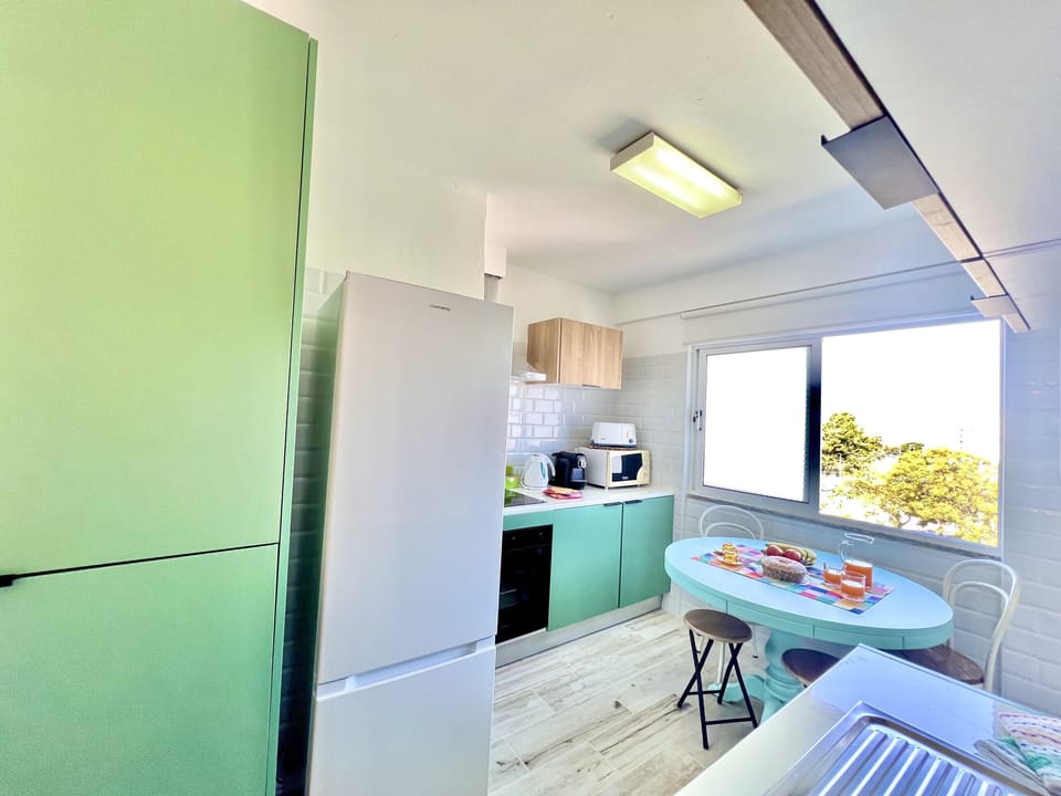 Microwave, oven, coffee/tea maker, toaster