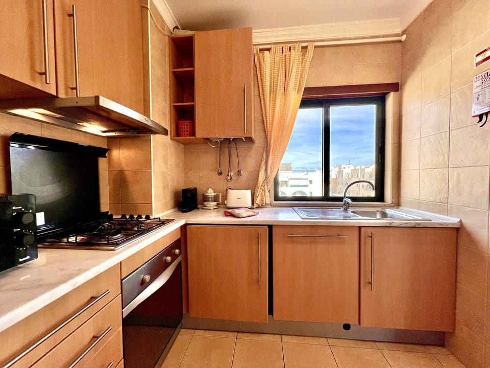 Oven, dishwasher, coffee/tea maker, electric kettle