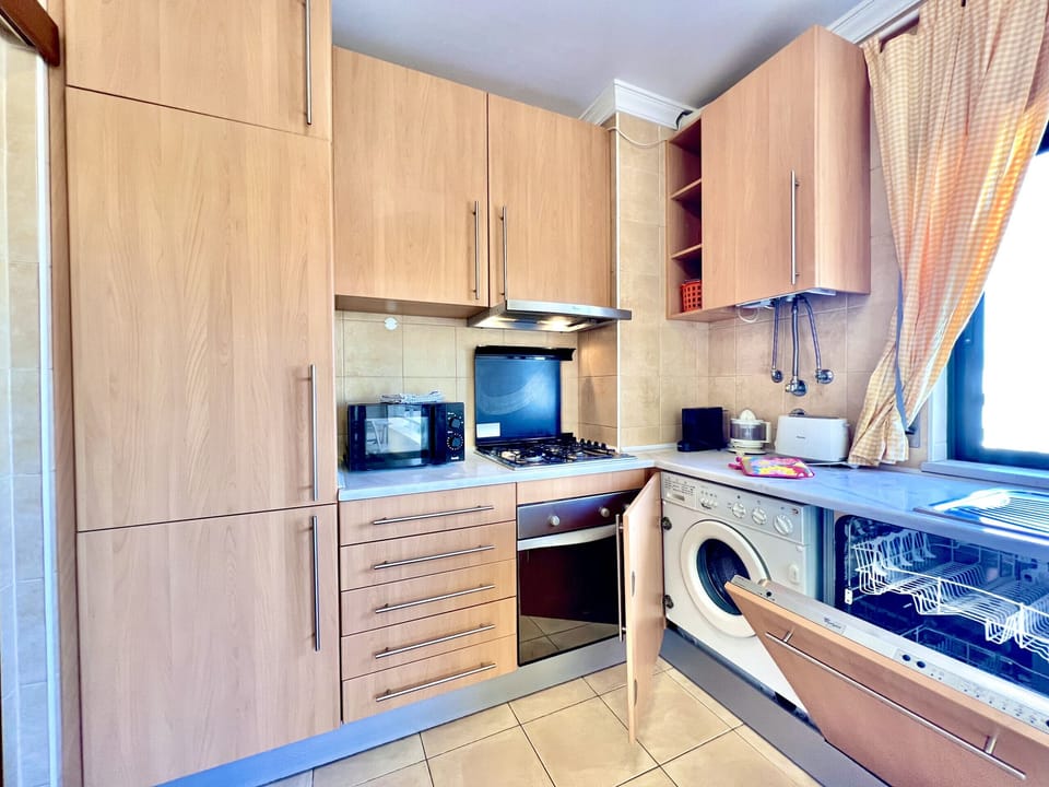 Oven, dishwasher, coffee/tea maker, electric kettle