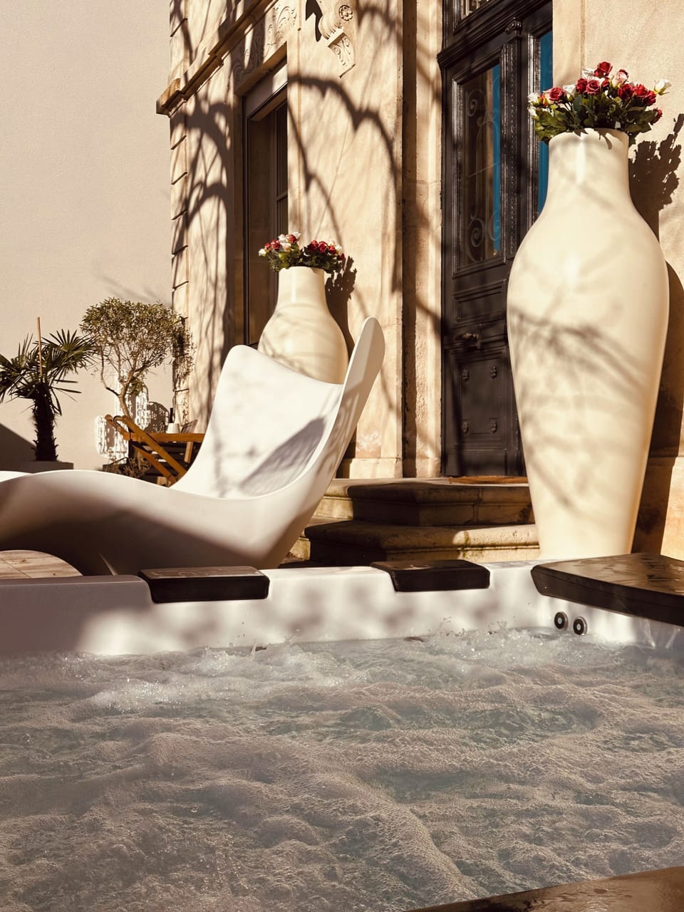 Outdoor spa tub