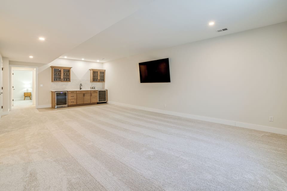 House (5 Bedrooms) | Interior