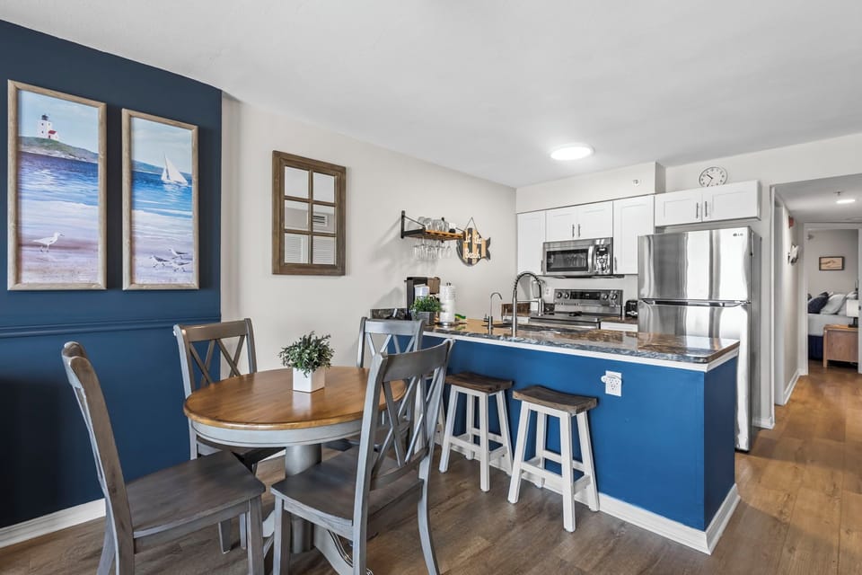 Royal Palms 606 - Dining into Kitchen