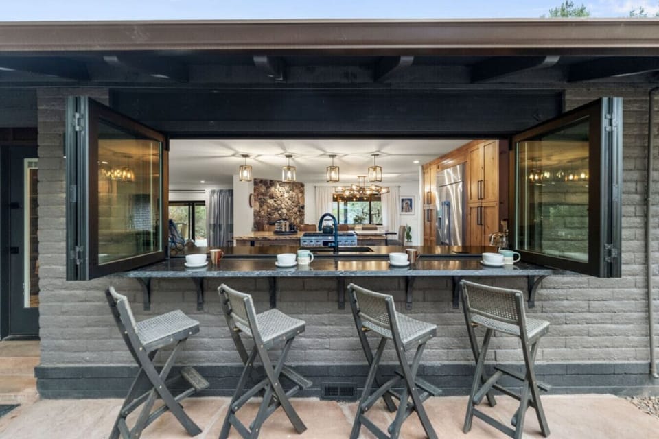 Indoor and outdoor living at it`s finest