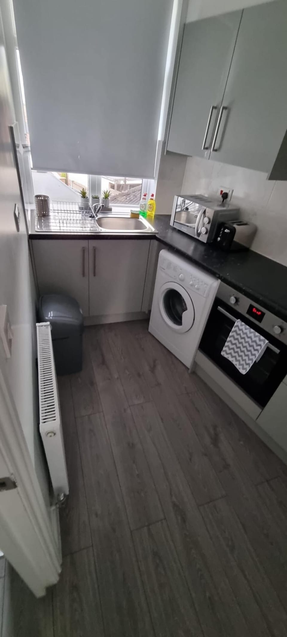 Apartment | Private kitchen | Fridge, microwave, oven, stovetop