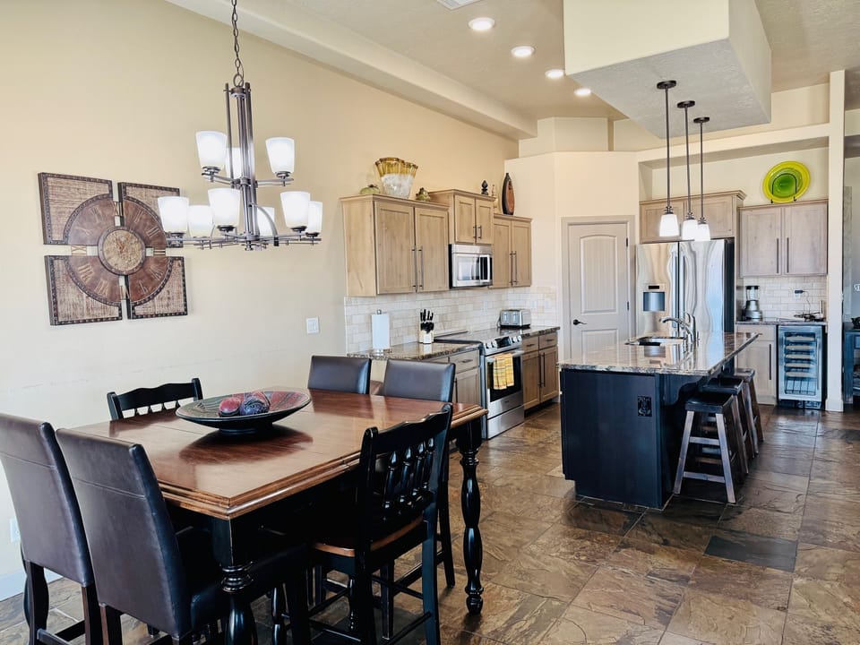 Dining/Kitchen
