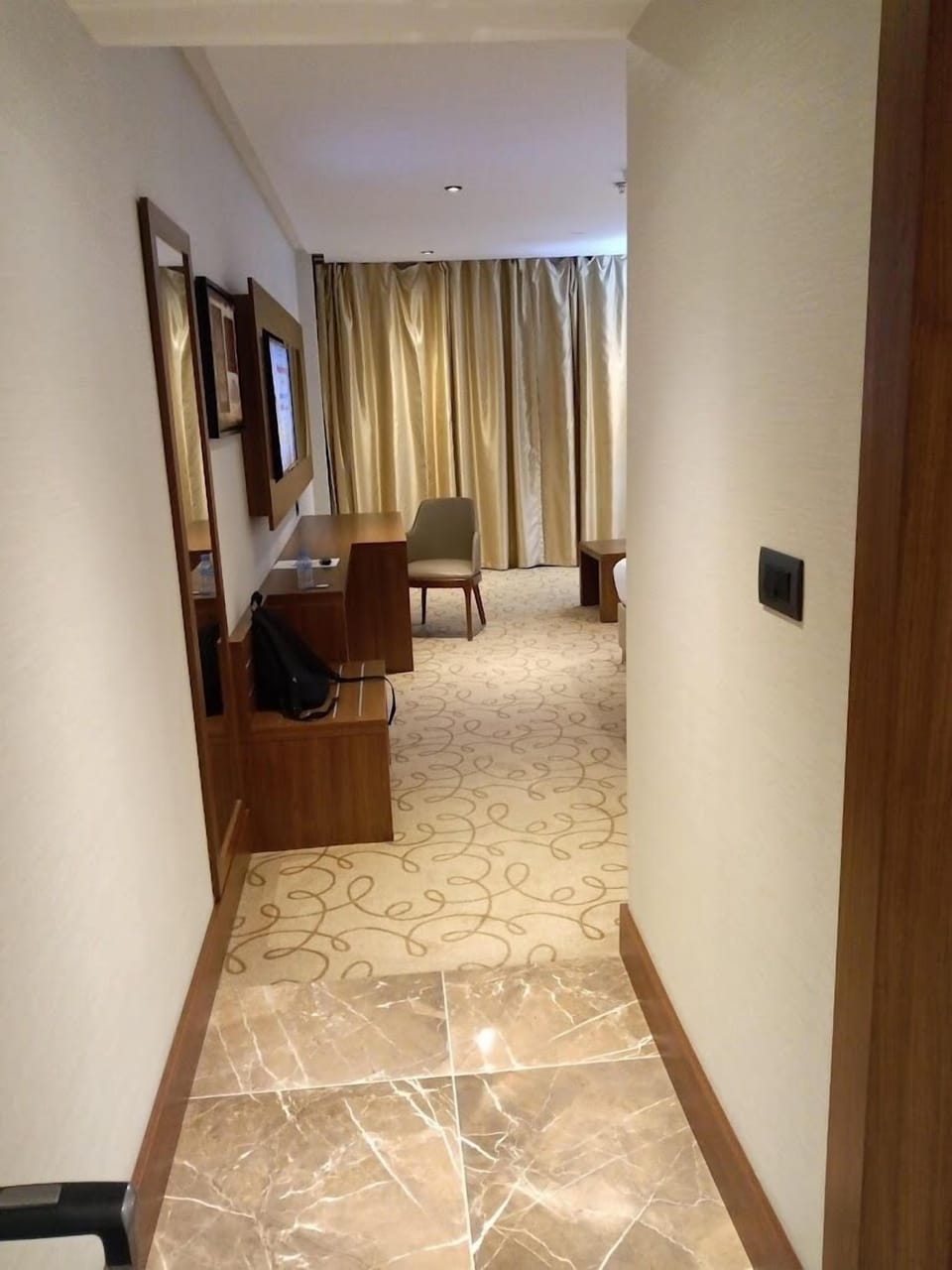 Double or Twin Room | Desk, laptop workspace, blackout drapes, WiFi (free)