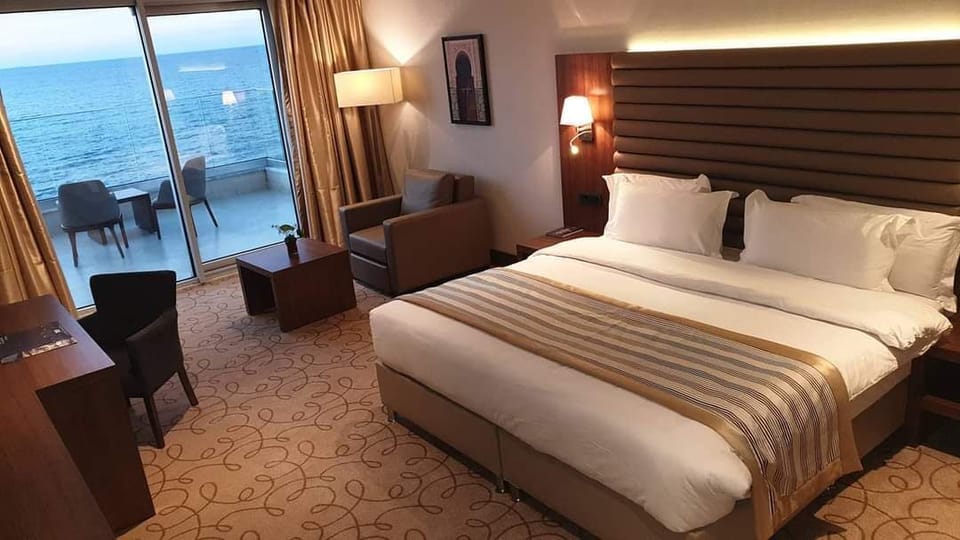 Double or Twin Room | Desk, laptop workspace, blackout drapes, WiFi (free)