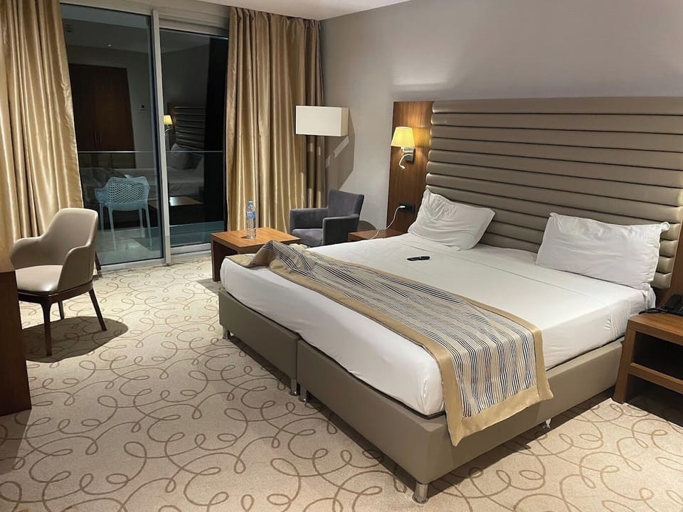 Double or Twin Room | Desk, laptop workspace, blackout drapes, WiFi (free)