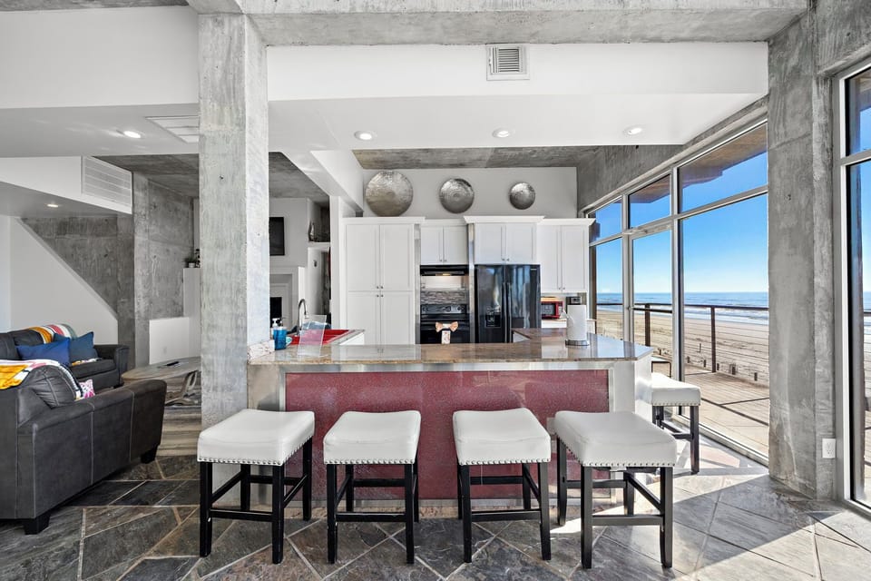 Kitchen - Countertop Seating