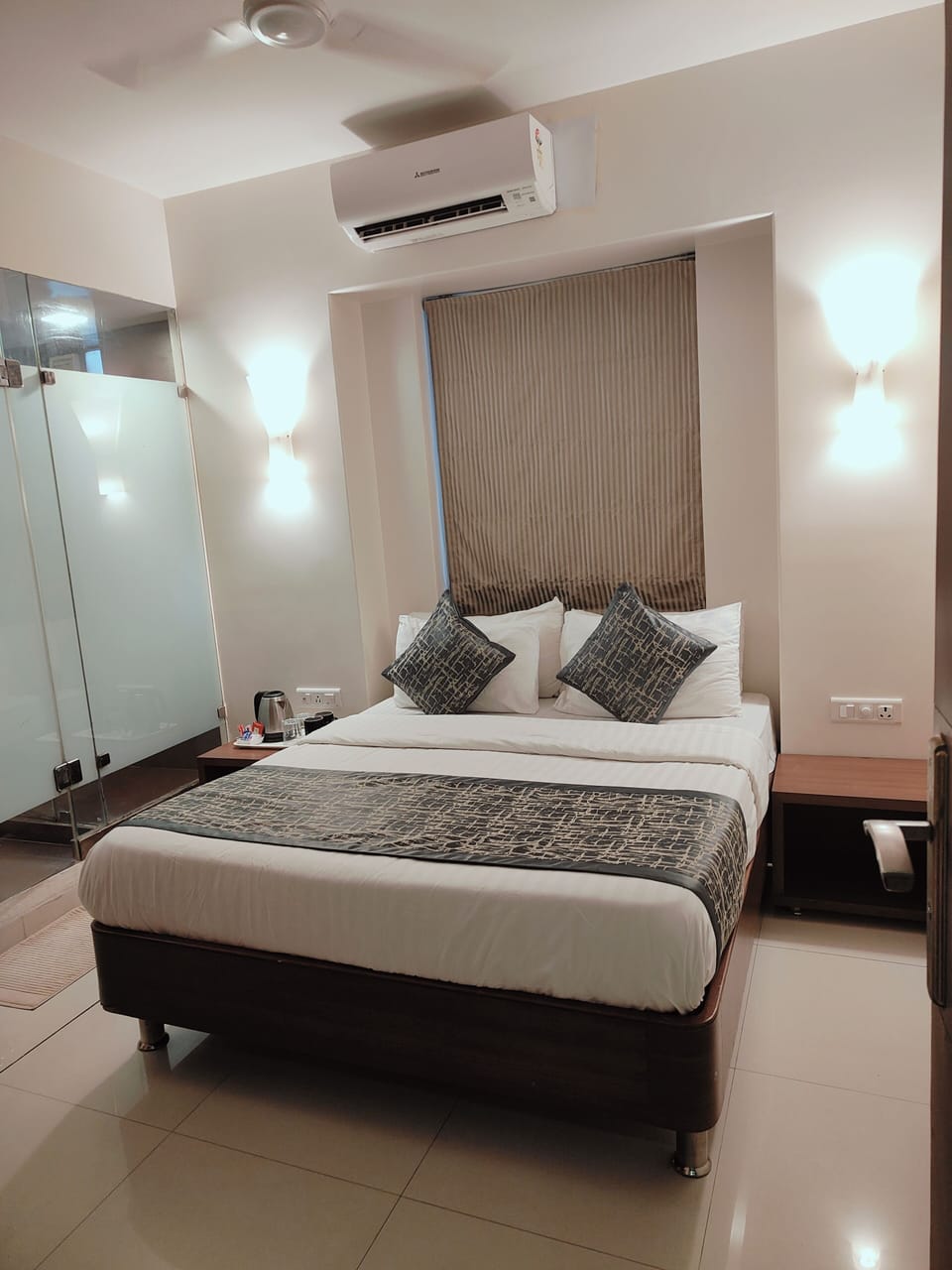 Standard Double Room | Premium bedding, iron/ironing board, free WiFi, bed sheets