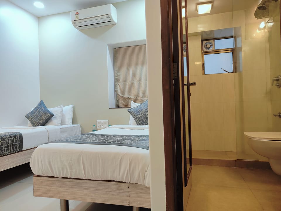 Standard Twin Room | Premium bedding, iron/ironing board, free WiFi, bed sheets