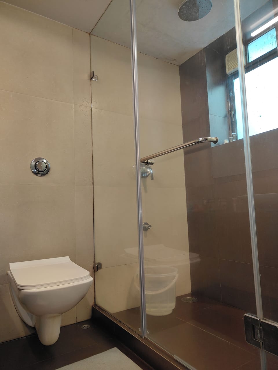 Standard Double Room | Bathroom | Shower, free toiletries, hair dryer, towels