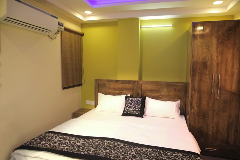 Deluxe Double Room | Iron/ironing board (on request), WiFi (free)