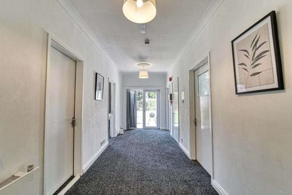 Chester House Retreat, Kidderminster - Host & Stay