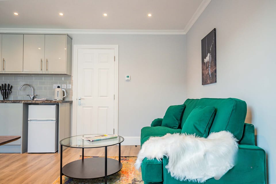 Bridge Street Penthouse Apartment, Evesham - Host & Stay