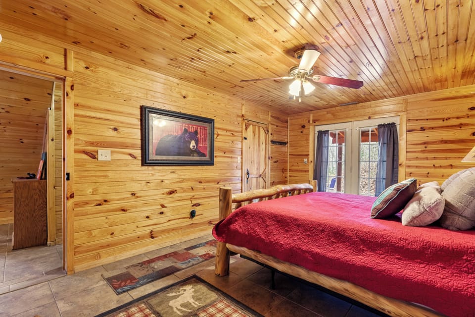 Family Cabin, 3 Bedrooms, Non Smoking, Mountain View | 3 bedrooms, individually decorated, individually furnished