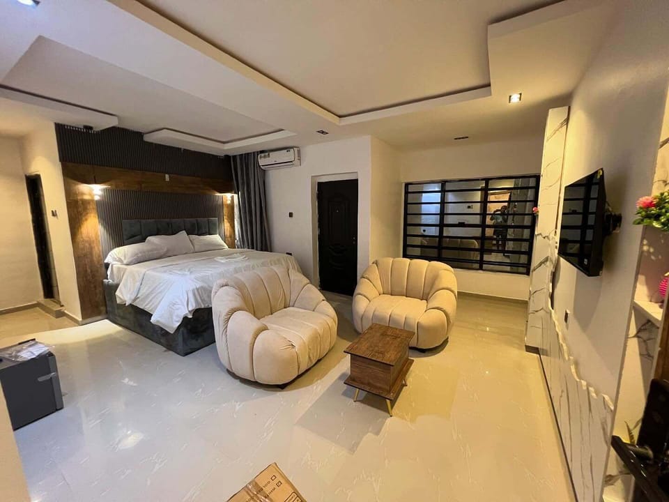 Deluxe Room, Balcony, City View | Desk, laptop workspace, blackout drapes, soundproofing