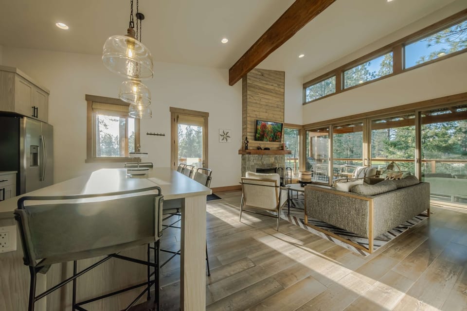 House, Multiple Beds, Hot Tub, Mountain View (Wilderness Club Cabin) | Interior