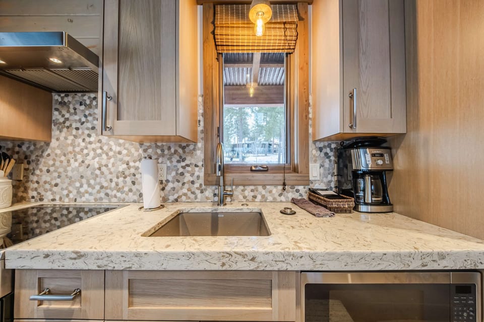 House, Multiple Beds, Hot Tub, Mountain View (Wilderness Club Cottage) | Private kitchen | Fridge, microwave, oven, stovetop