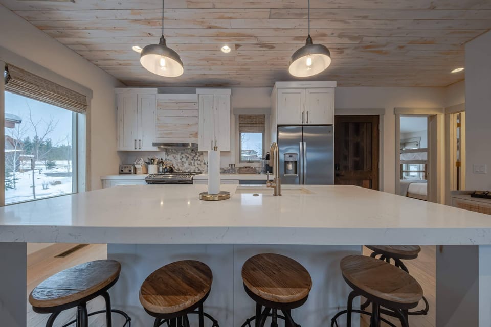 House, Multiple Beds, Hot Tub, Mountain View (Wilderness Club Golfer's Cottage) | Private kitchen | Coffee/tea maker, microwave, oven, stovetop