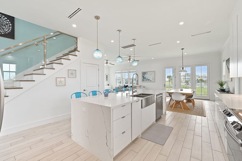 Fully Stocked Gourmet Kitchen