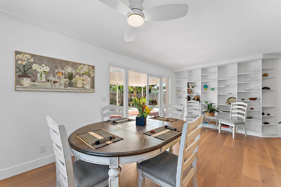 Dining Table with 6 chairs
