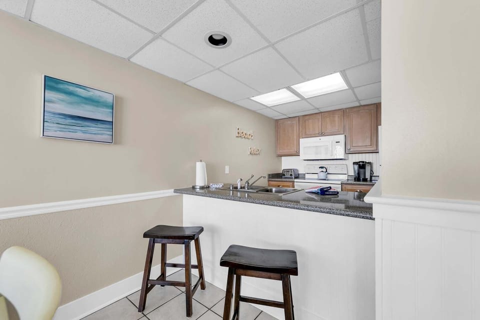 Condo, 1 King Bed with Sofa bed (Leeward 403 at Edgewater) | Private kitchen | Oven, toaster