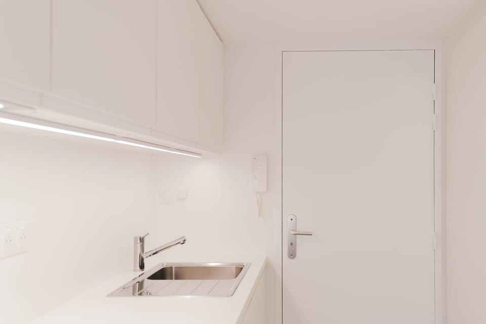 Superior Apartment, City View | Private kitchen | Electric kettle