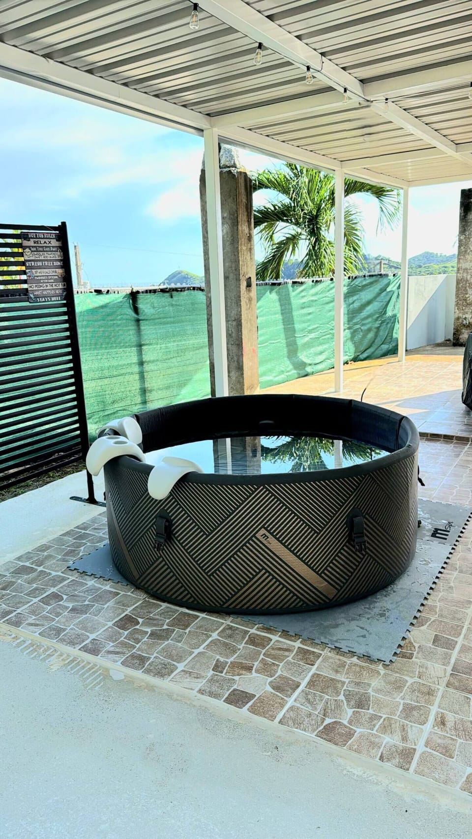 Ample terrace with jacuzzi