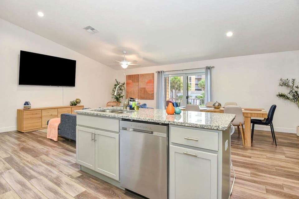 Kitchen/Dinning Area