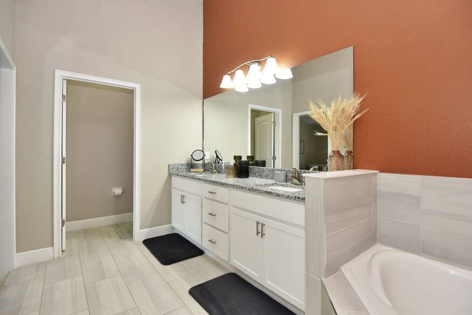Full Bathroom 1