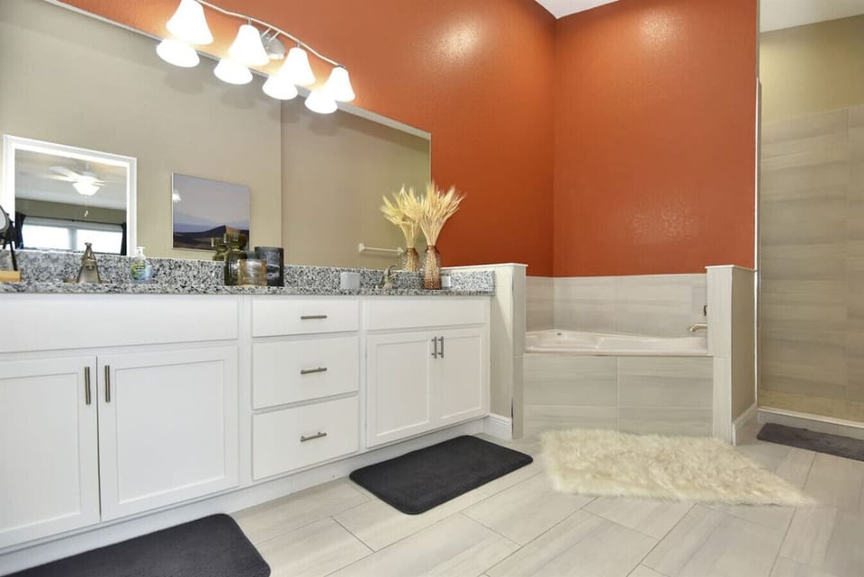 Full Bathroom 1