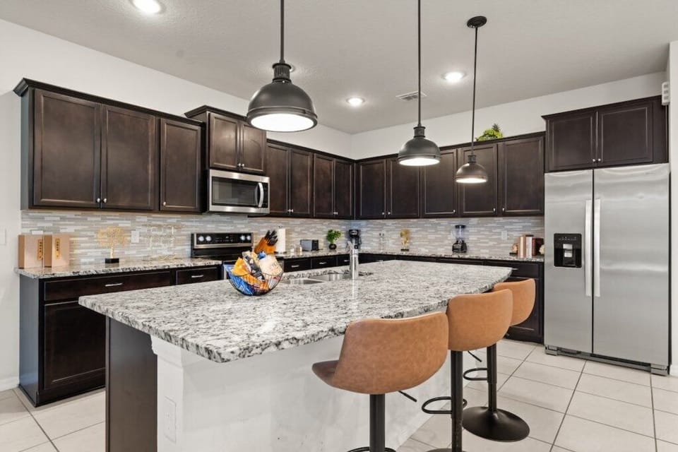 Full kitchen image 2