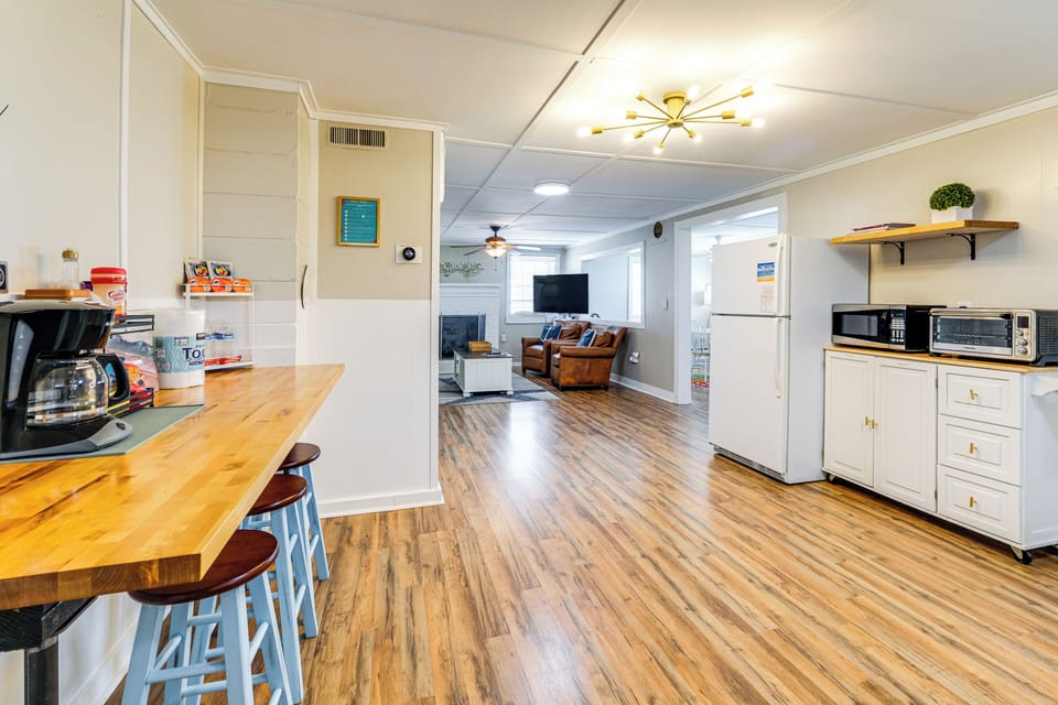Bar w/ Seating | Drip Coffee Maker