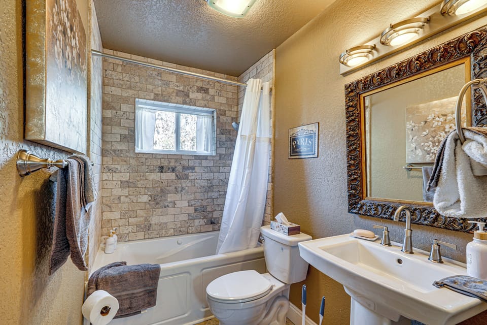 En-Suite Bathroom | Jetted Bathroom | 1st Floor