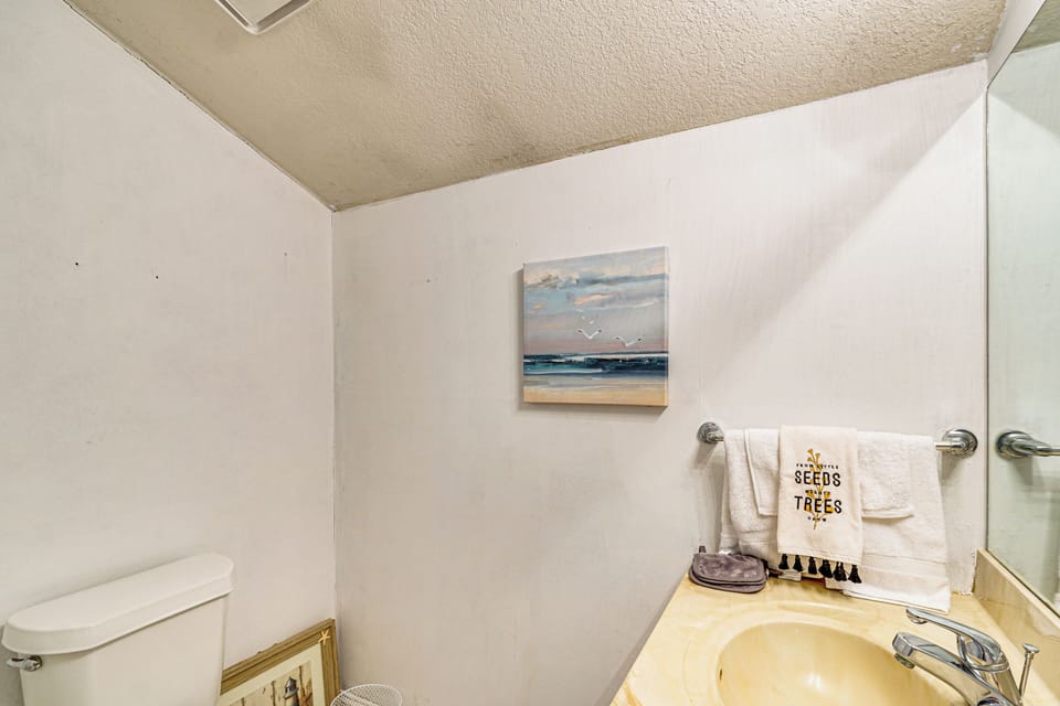 Full Bathroom | Shower | 1st Floor