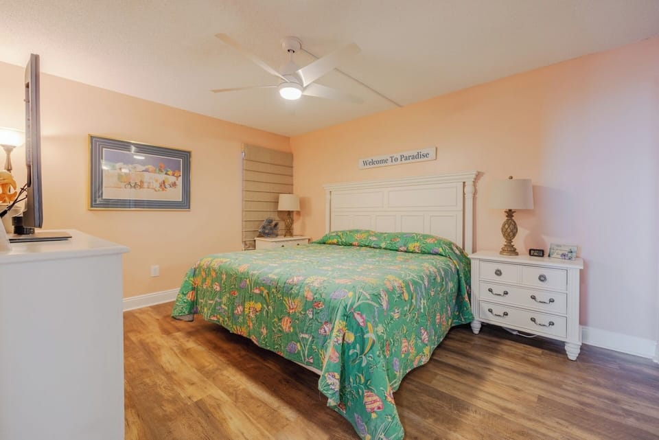 3rd bedroom with king bed, smart TV and access to the 3rd bathroom