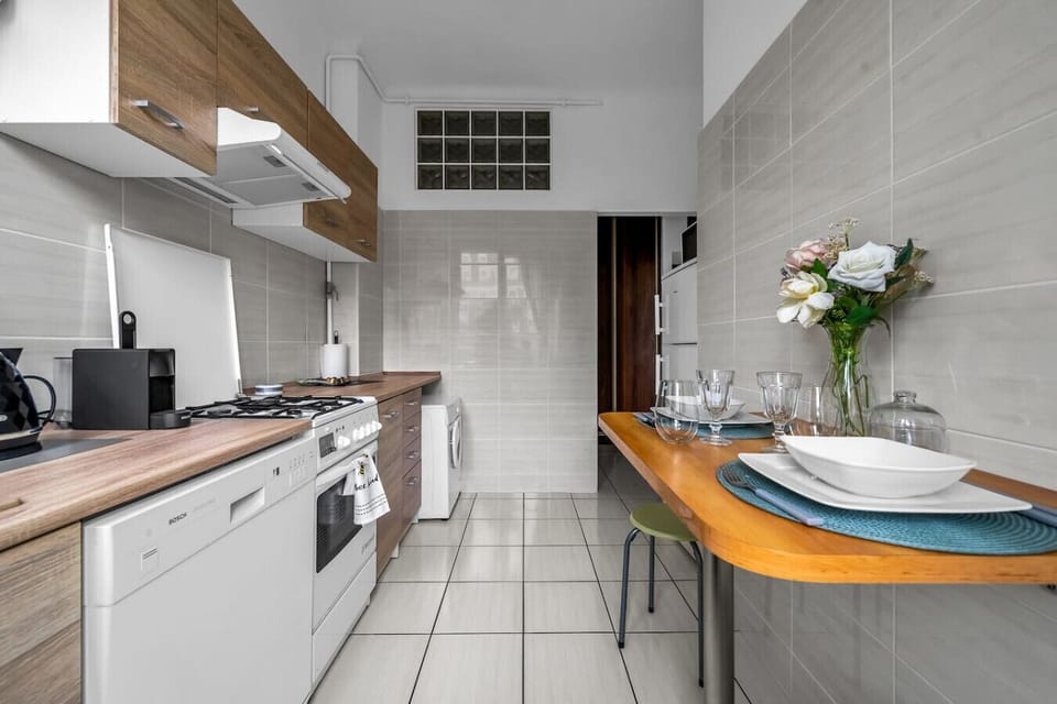 Kitchen with Microwave | Book Now with RENTUJEMY.COM