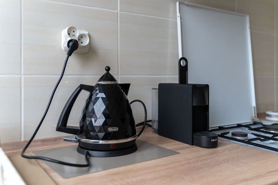 Kitchen with Microwave | Book Now with RENTUJEMY.COM