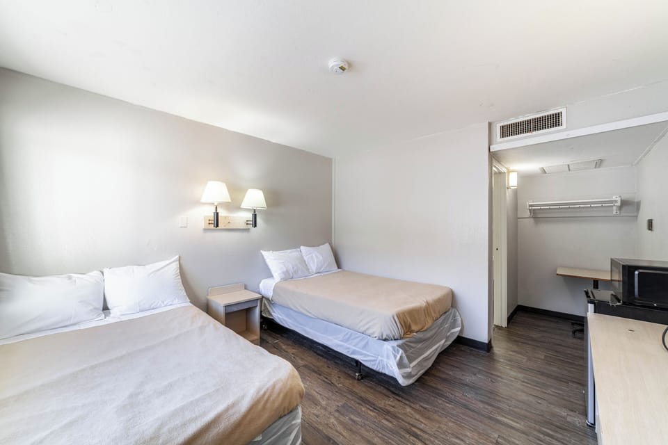 Double Room, 2 Double Beds | WiFi (free)