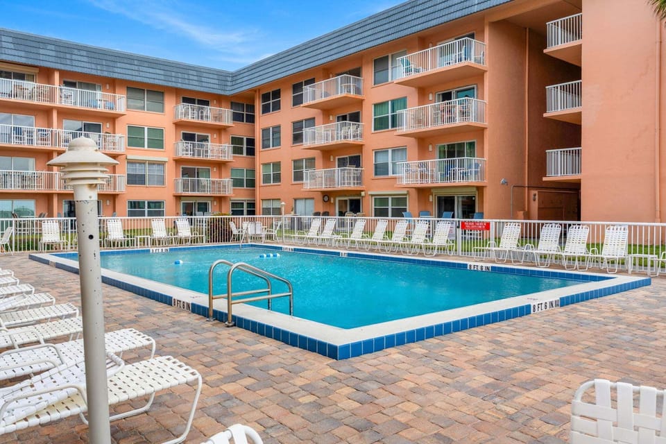 Large heated oceanfront pool