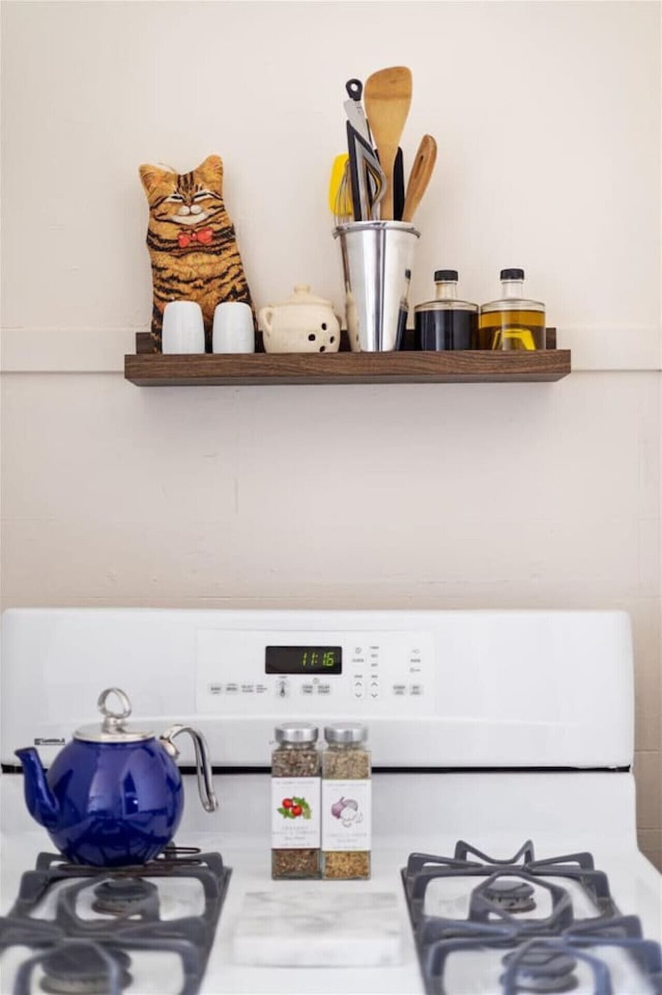 Kitchen, gas stove