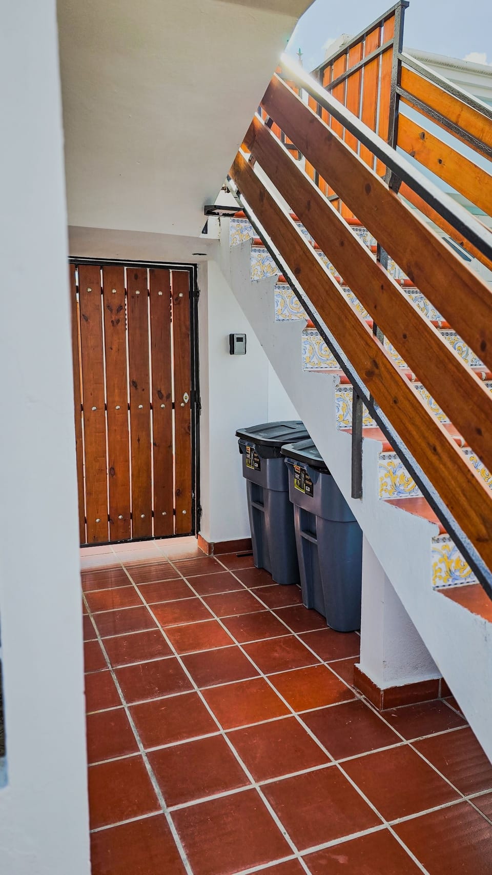 Main gate & Lockbox location. 