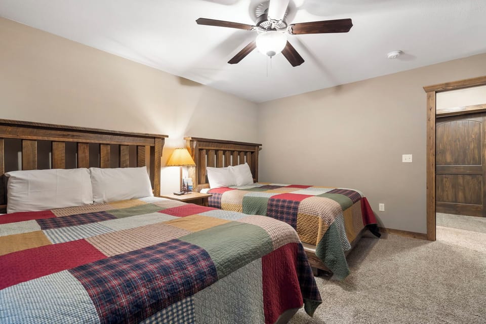 Bedroom - Two Queen Beds