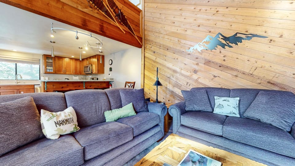Condo, 3 Bedrooms | Living area | Smart TV, streaming services