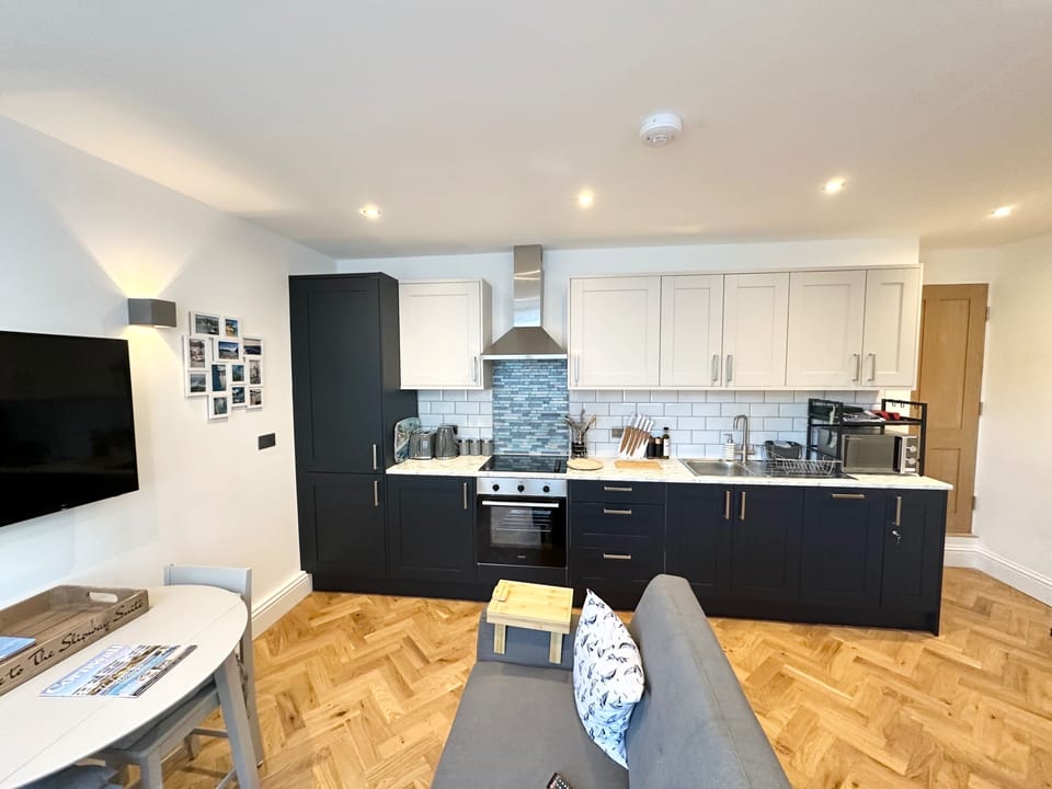 Fully fitted and equipped kitchen. 