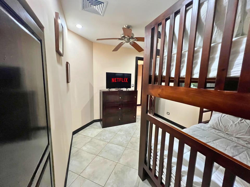 Bunk room with Smart TV and Netflix—perfect for relaxing after the beach.