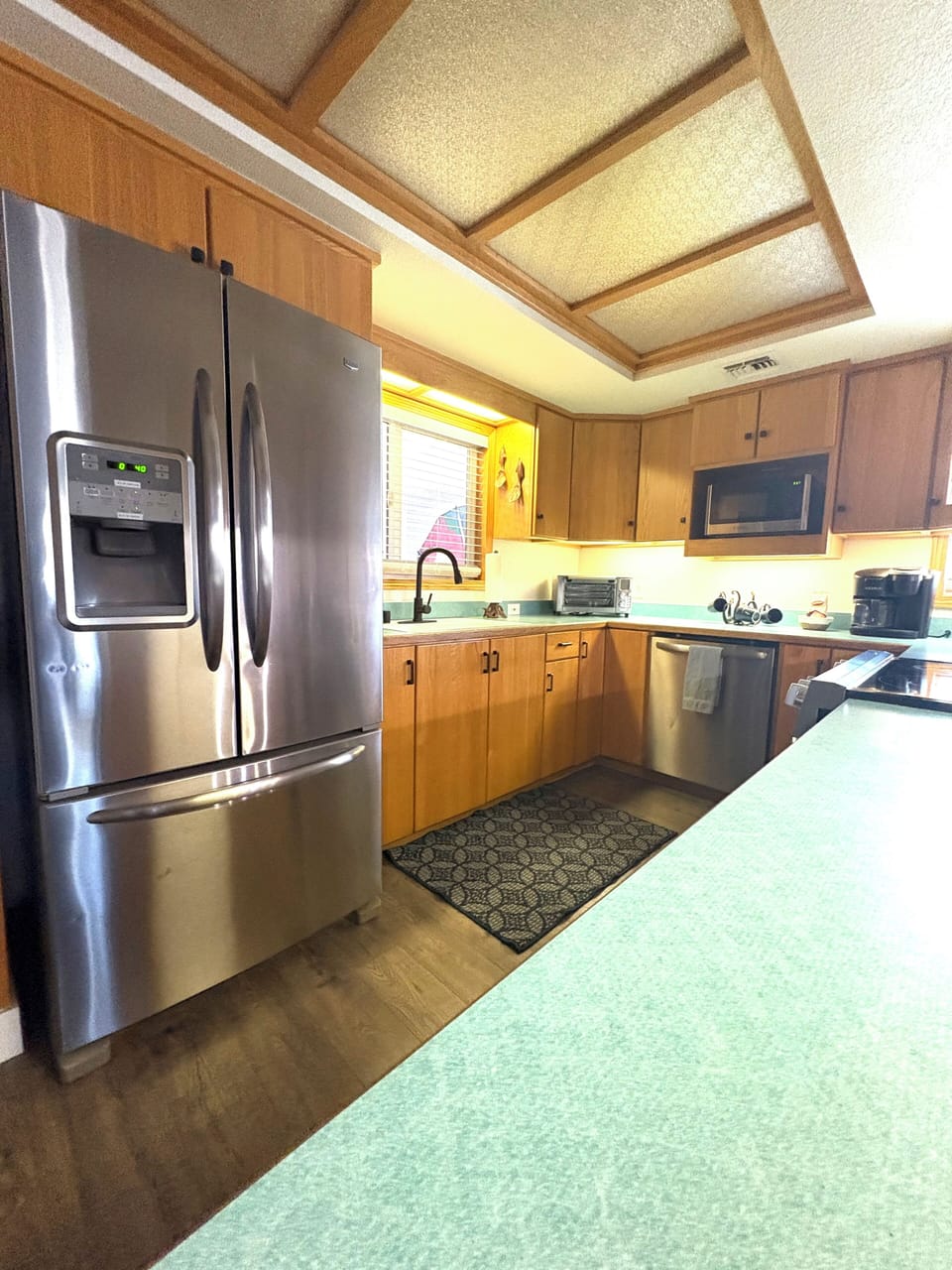 Fully stocked kitchen, everything you need!